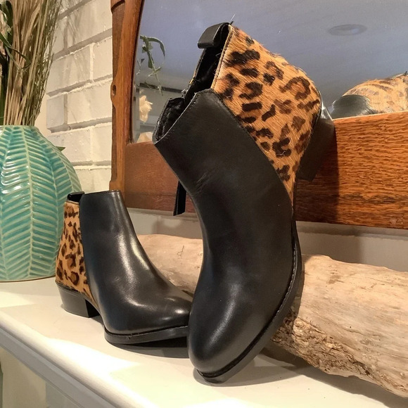 Journee Collection Signature Black and Animal Print Bootie Size 5.5 - Picture 4 of 8
